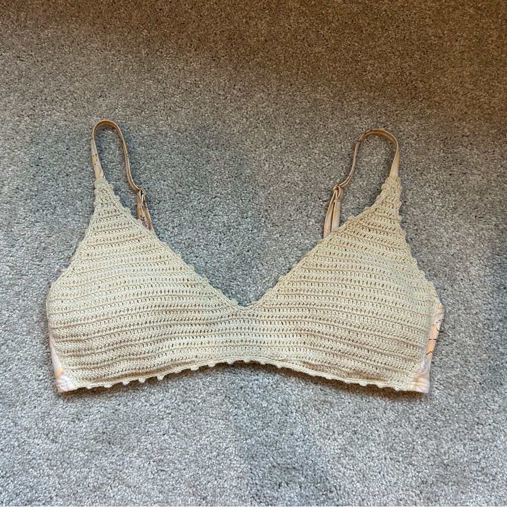 Xhileration Cream Peach Paisley Crochet Bikini Top, size Large